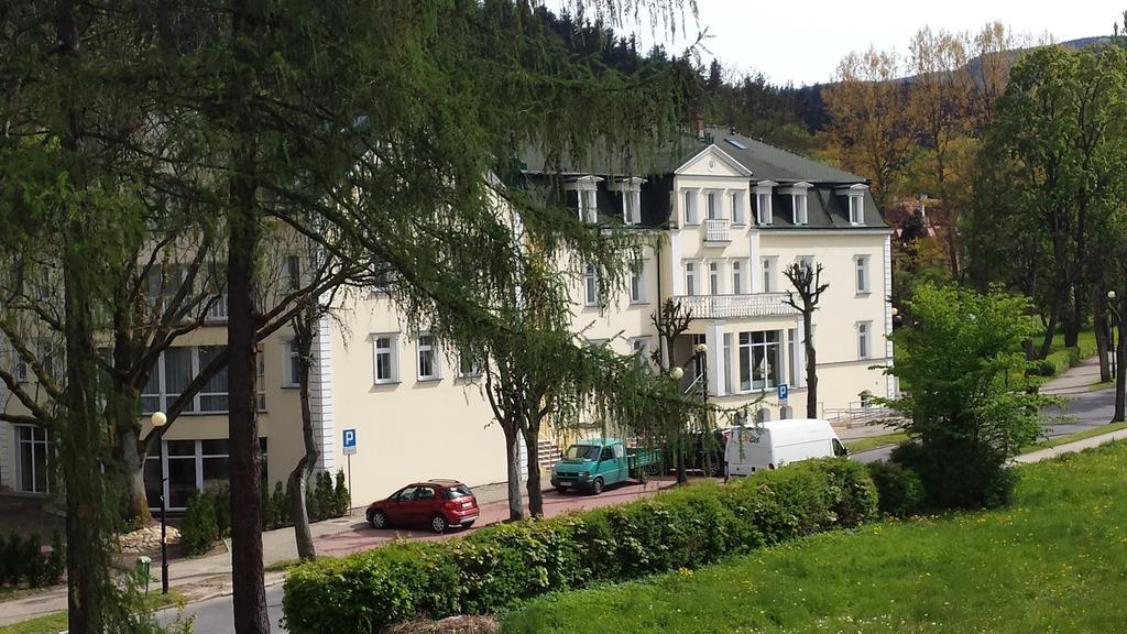 Resort De Esperanto Sanatorium Uzdrowiskowe Душники-Здруй Екстер'єр фото