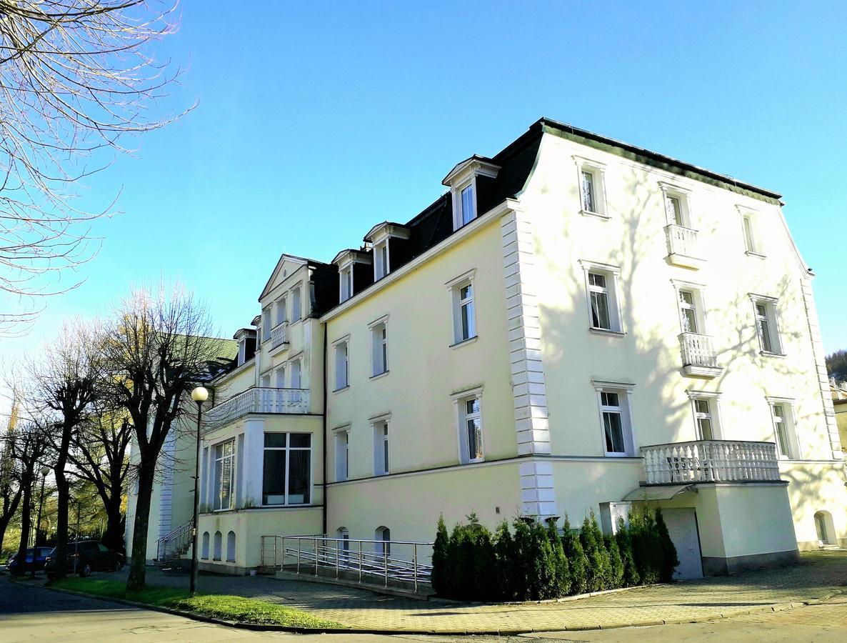 Resort De Esperanto Sanatorium Uzdrowiskowe Душники-Здруй Екстер'єр фото